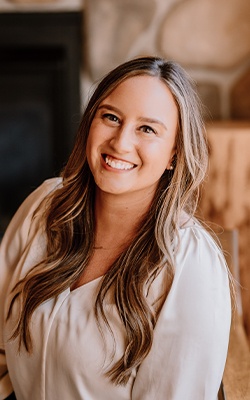 Headshot of Dr. Leah Peres Gates